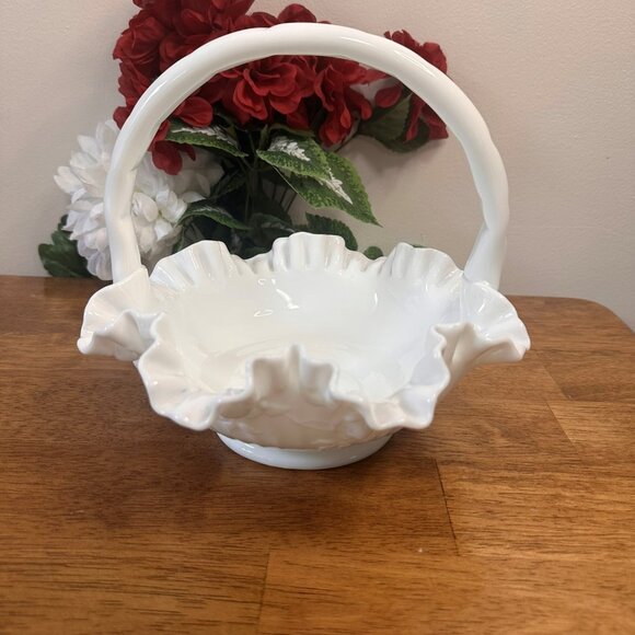 Fenton Milk Glass Cabbage Rose Basket‎ Vintage White Ruffled Edge Handle Wedding - Picture 1 of 5